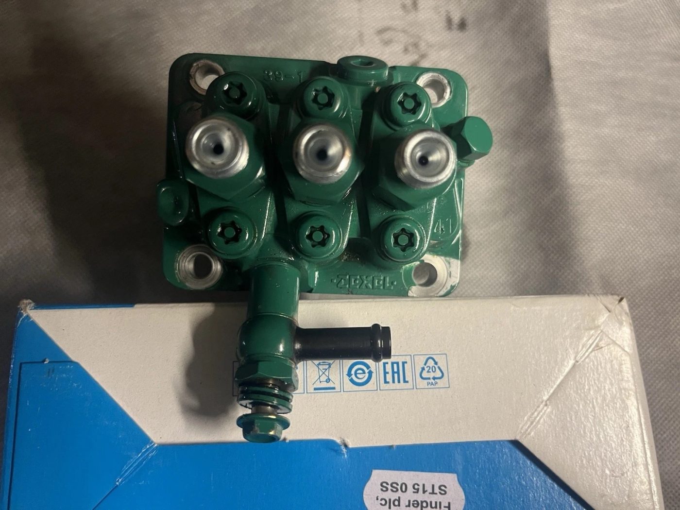 Penta D1-30 Fuel Injection Pump & Injector Set photograph 7
