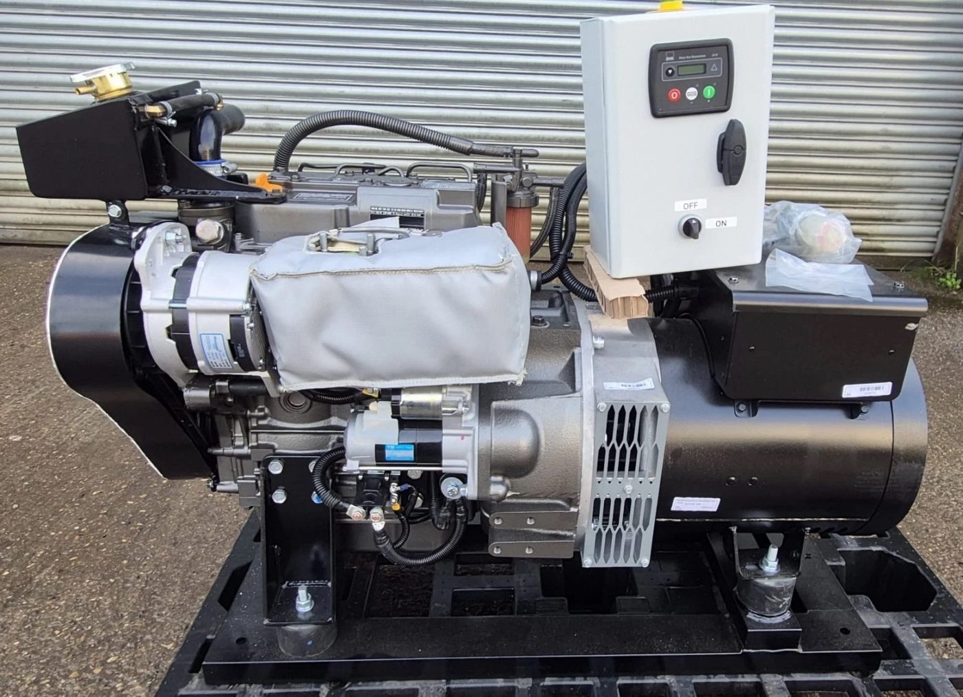 12 kVA Marine Diesel Generator (3TNV76, Keel Cooled) photograph 2