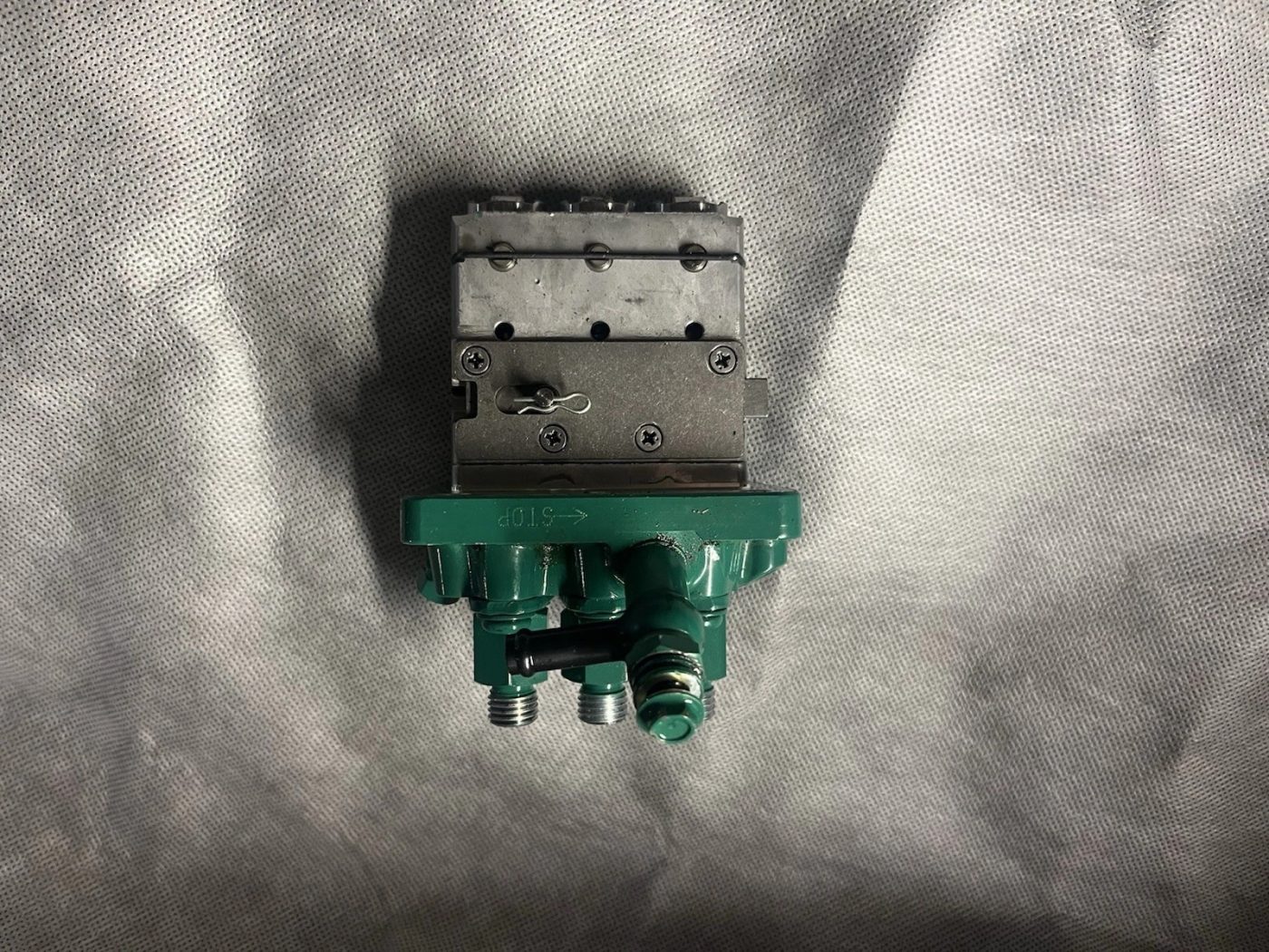 Penta D1-30 Fuel Injection Pump & Injector Set photograph 3