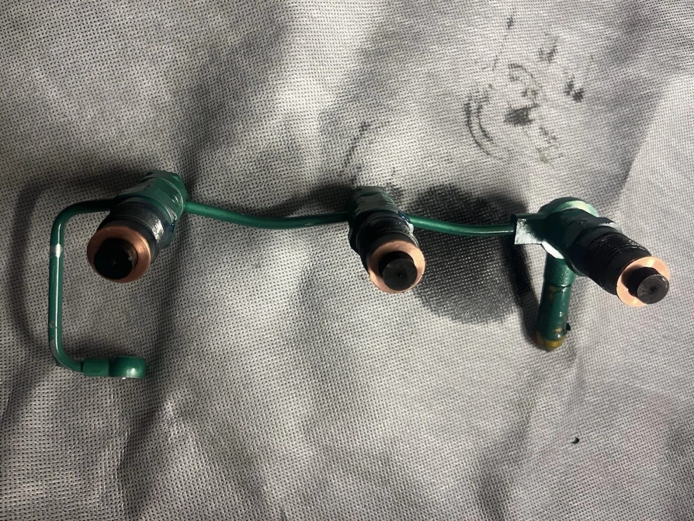 Penta D1-30 Fuel Injection Pump & Injector Set photograph 2