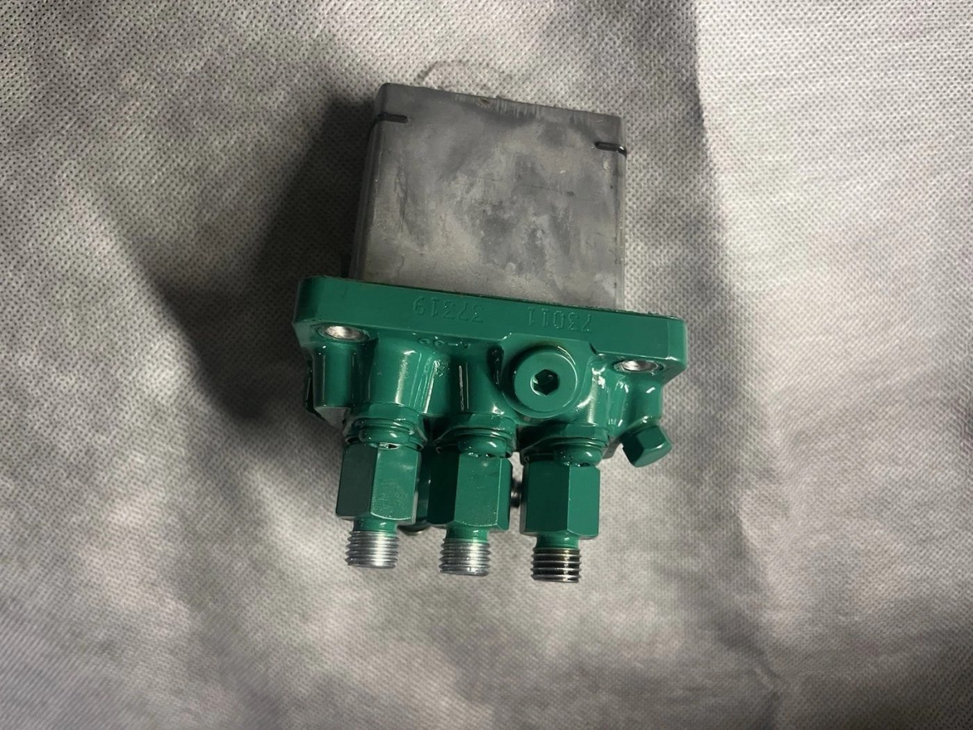 Penta D1-30 Fuel Injection Pump & Injector Set photograph 4