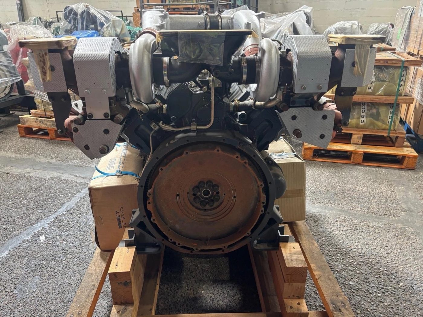 8DC9 V8 Turbo Diesel Engine (approx 300 hp) photograph 5