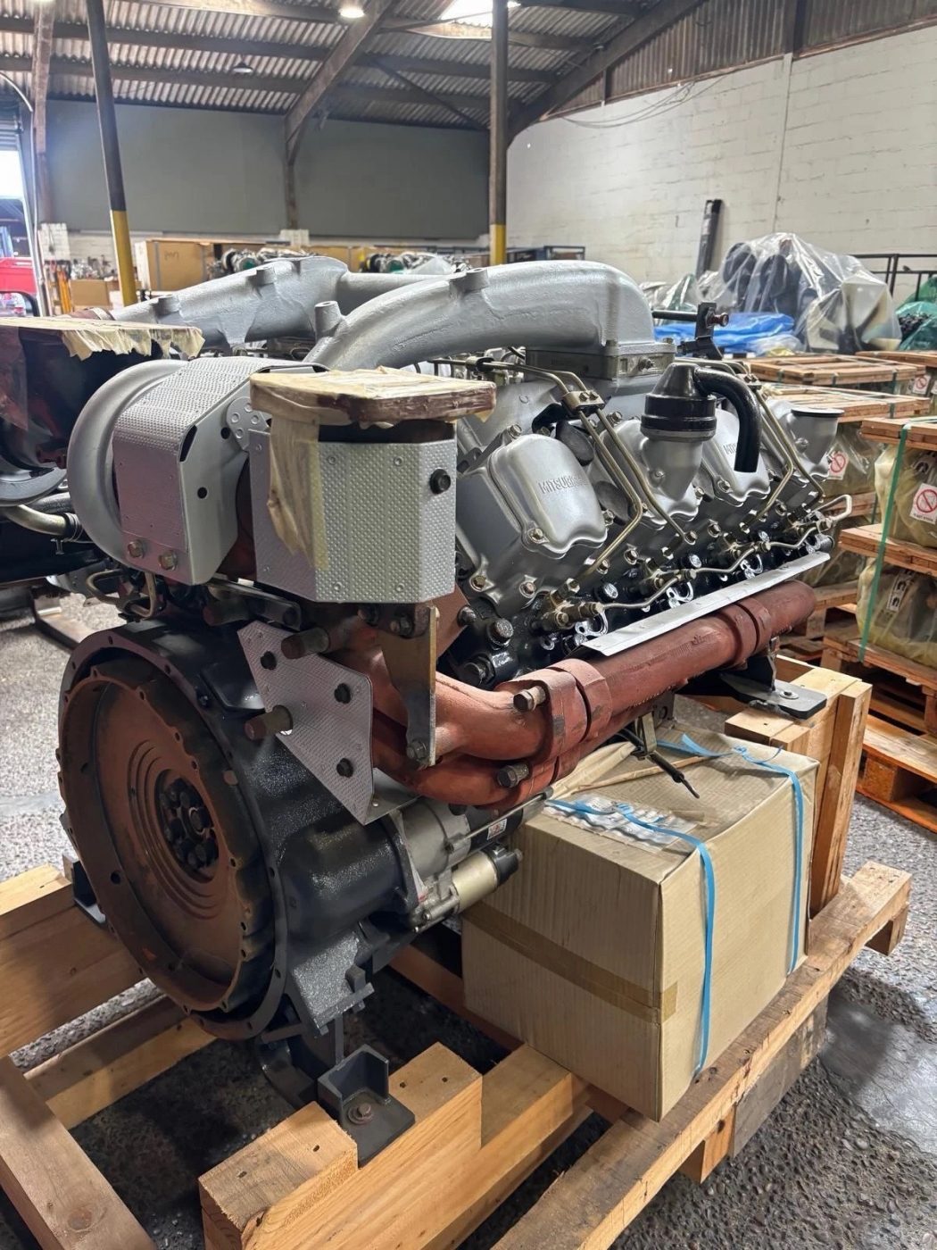 8DC9 V8 Turbo Diesel Engine (approx 300 hp) photograph 2