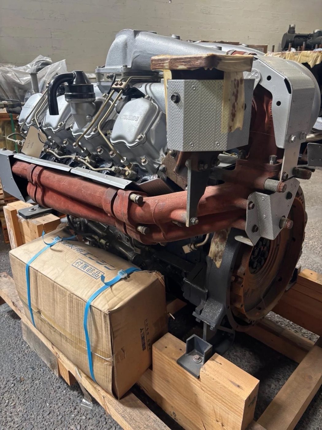 8DC9 V8 Turbo Diesel Engine (approx 300 hp) photograph 6